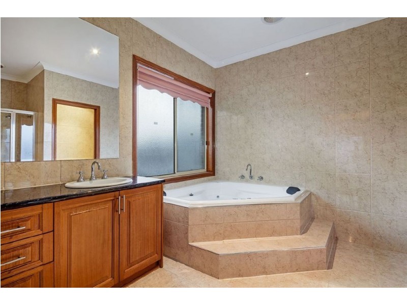 194 Meridian Drive, South Morang VIC 3752