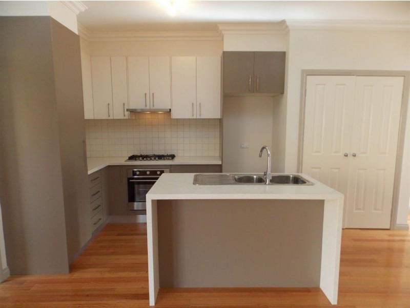 2/105 Rathcown Road, Reservoir VIC 3073