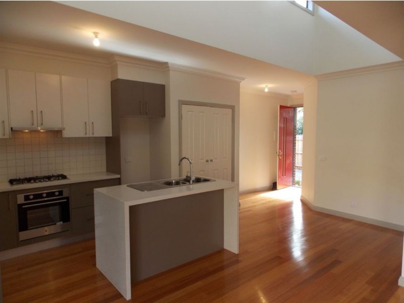 2/105 Rathcown Road, Reservoir VIC 3073