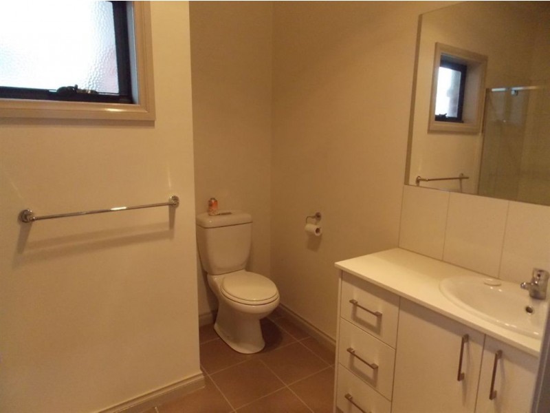 2/105 Rathcown Road, Reservoir VIC 3073