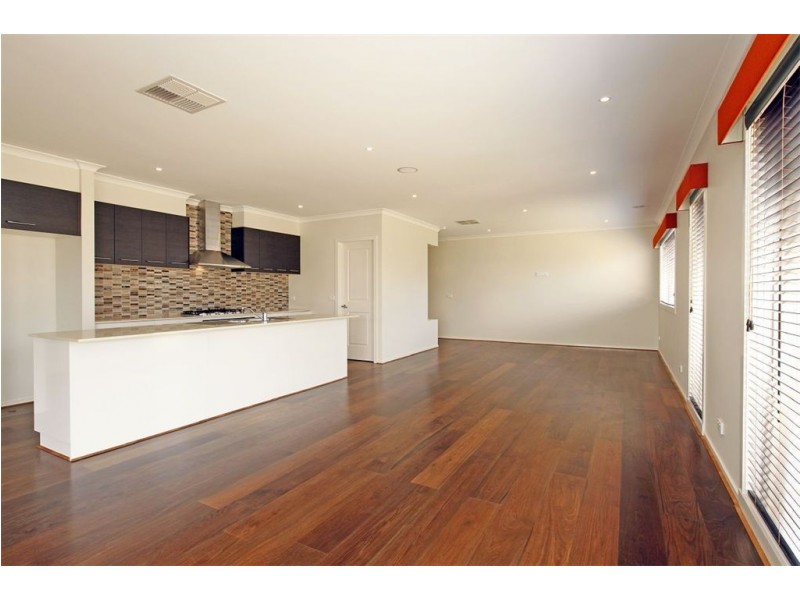 10 Stonegate Drive, Wollert VIC 3750