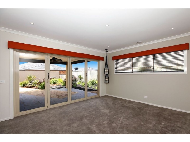 10 Stonegate Drive, Wollert VIC 3750