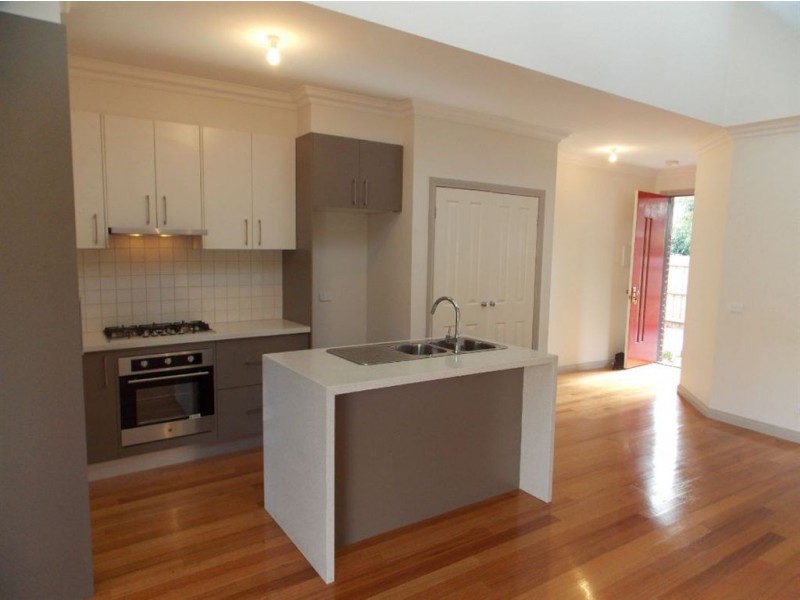 2/105 Rathcown Road, Reservoir VIC 3073