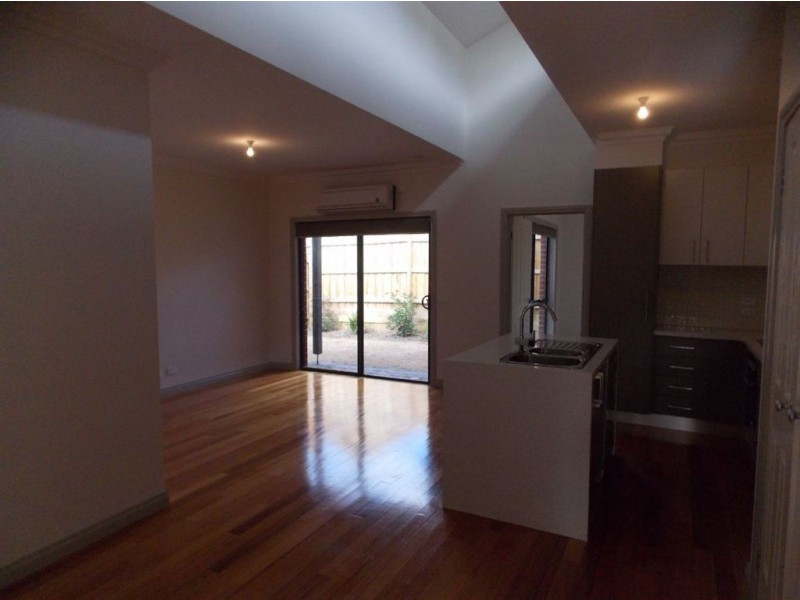 2/105 Rathcown Road, Reservoir VIC 3073