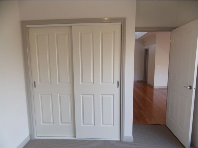 2/105 Rathcown Road, Reservoir VIC 3073