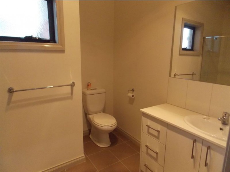 2/105 Rathcown Road, Reservoir VIC 3073