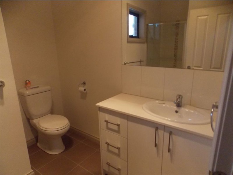 2/105 Rathcown Road, Reservoir VIC 3073