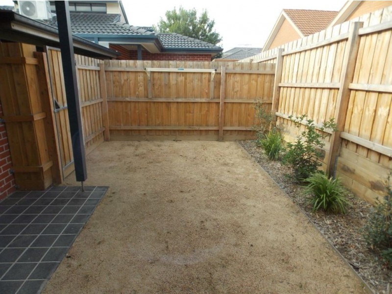 2/105 Rathcown Road, Reservoir VIC 3073