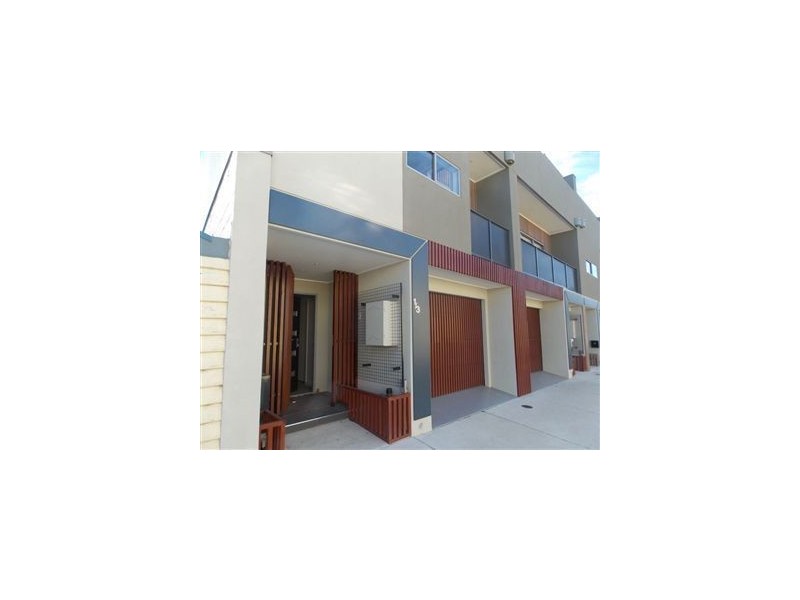 2/3 Sturt Street, Essendon VIC 3040