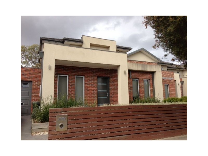 8 Curtain Street, Kingsbury VIC 3083