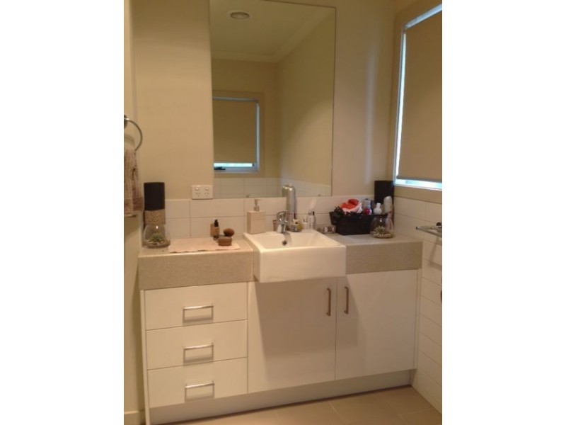 8 Curtain Street, Kingsbury VIC 3083