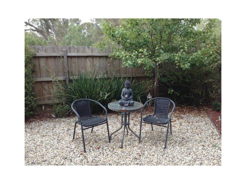 8 Curtain Street, Kingsbury VIC 3083