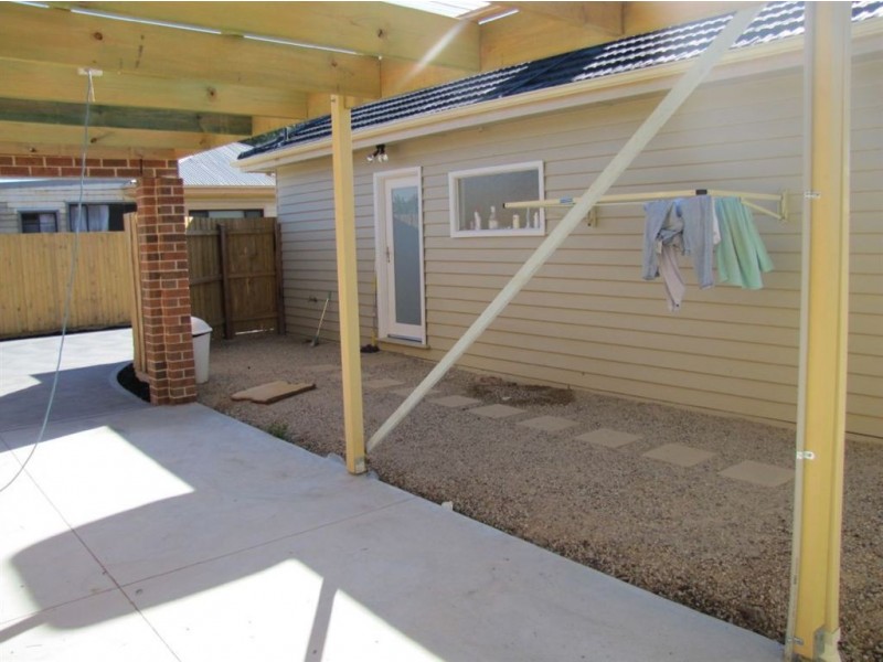 1/5 Pine Street, Thomastown VIC 3074