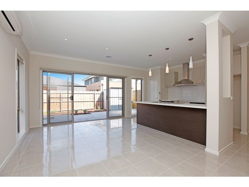 1/4 Freshwater Way, South Morang VIC 3752