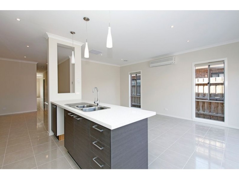 1/4 Freshwater Way, South Morang VIC 3752