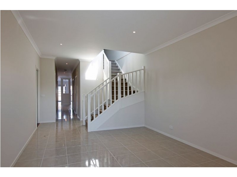 1/4 Freshwater Way, South Morang VIC 3752