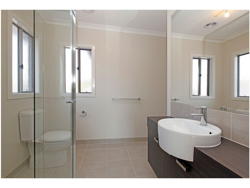 1/4 Freshwater Way, South Morang VIC 3752