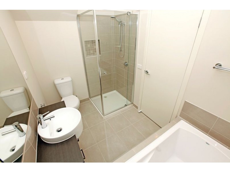 1/4 Freshwater Way, South Morang VIC 3752