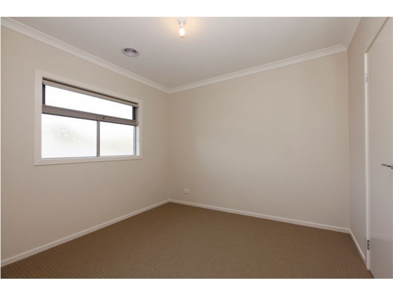 1/4 Freshwater Way, South Morang VIC 3752
