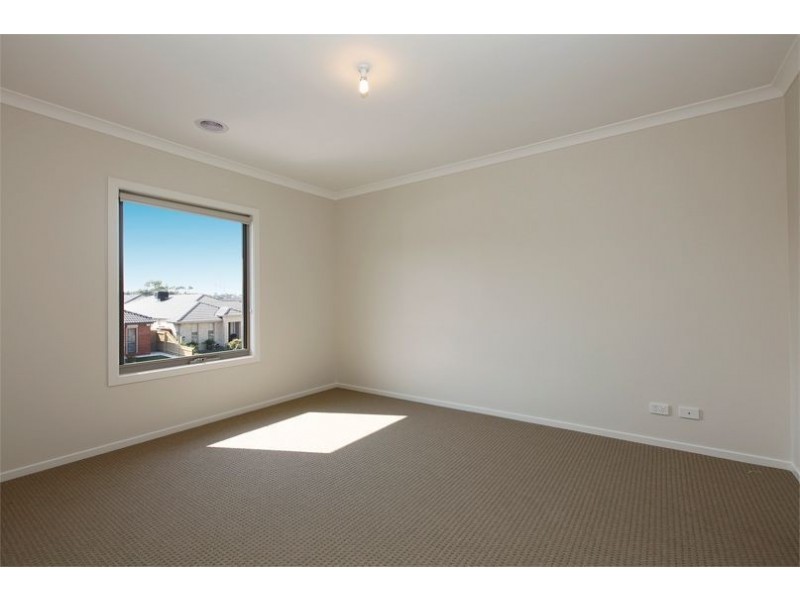 1/4 Freshwater Way, South Morang VIC 3752