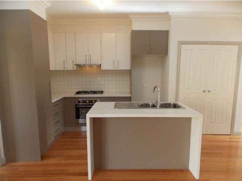 2/105 Rathcown Road, Reservoir VIC 3073