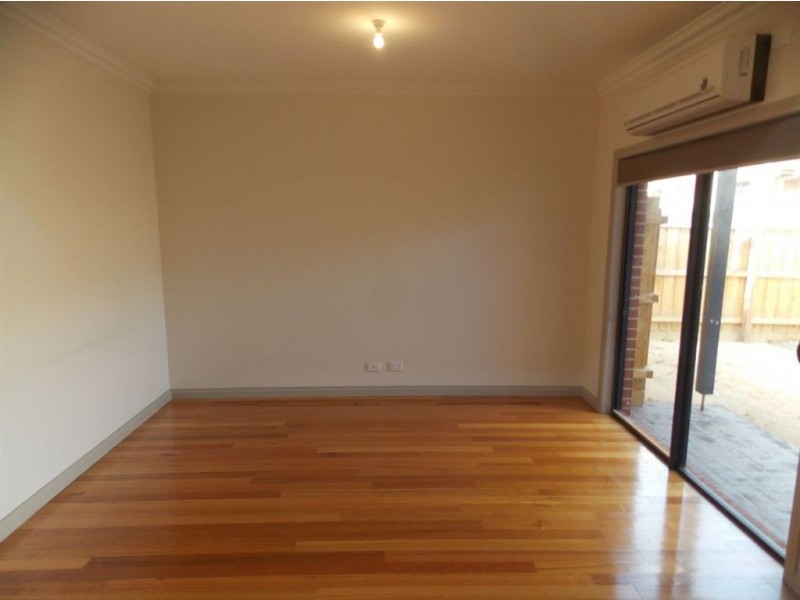 2/105 Rathcown Road, Reservoir VIC 3073