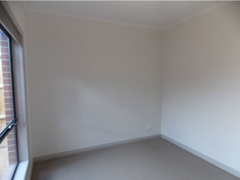 2/105 Rathcown Road, Reservoir VIC 3073