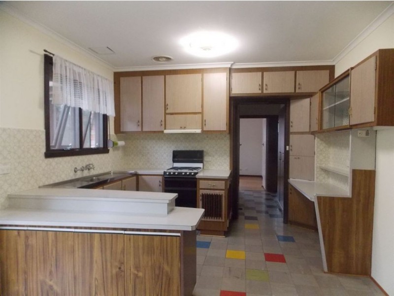 8 East Court, Lalor VIC 3075