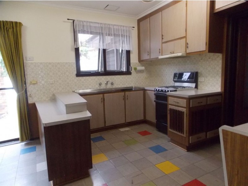 8 East Court, Lalor VIC 3075