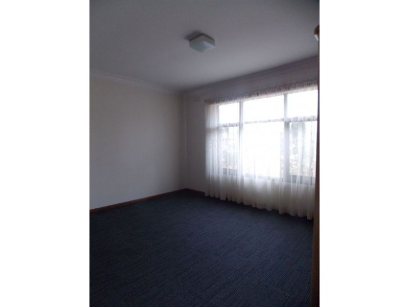 8 East Court, Lalor VIC 3075