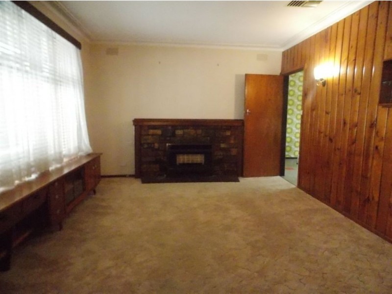 8 East Court, Lalor VIC 3075