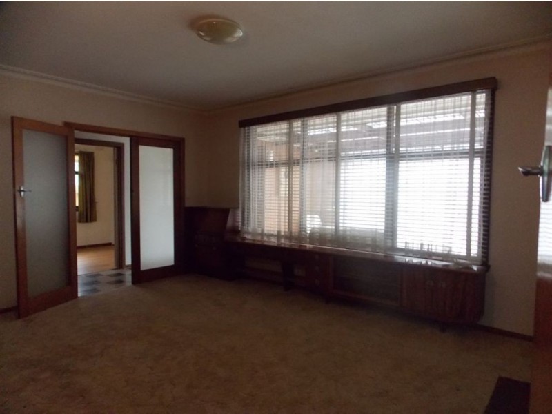 8 East Court, Lalor VIC 3075