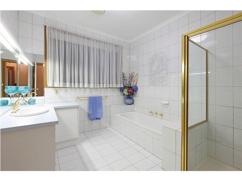 6 Covala Court, St Helena VIC 3088