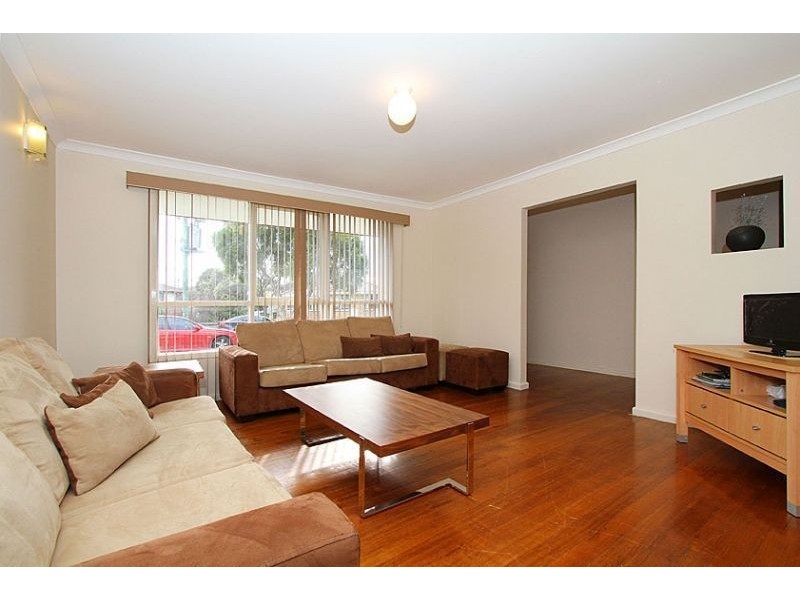 6 Canberra Grove, Lalor VIC 3075