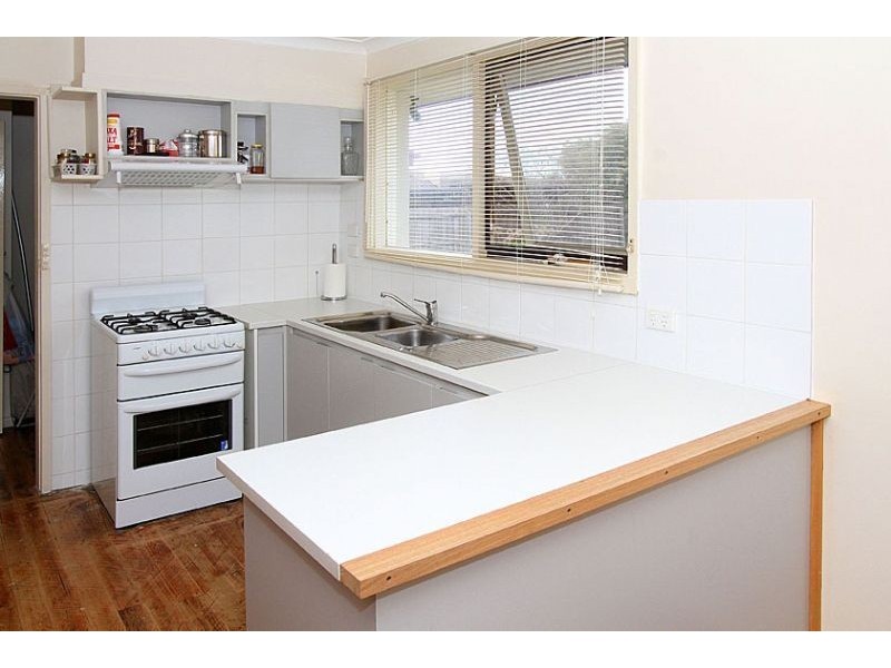 6 Canberra Grove, Lalor VIC 3075