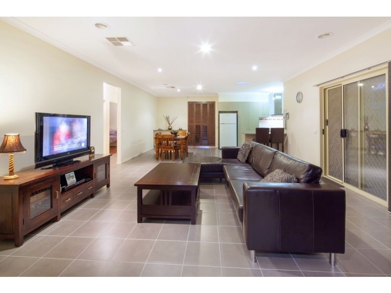 14 Cassowary Road, South Morang VIC 3752