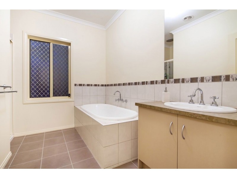 14 Cassowary Road, South Morang VIC 3752