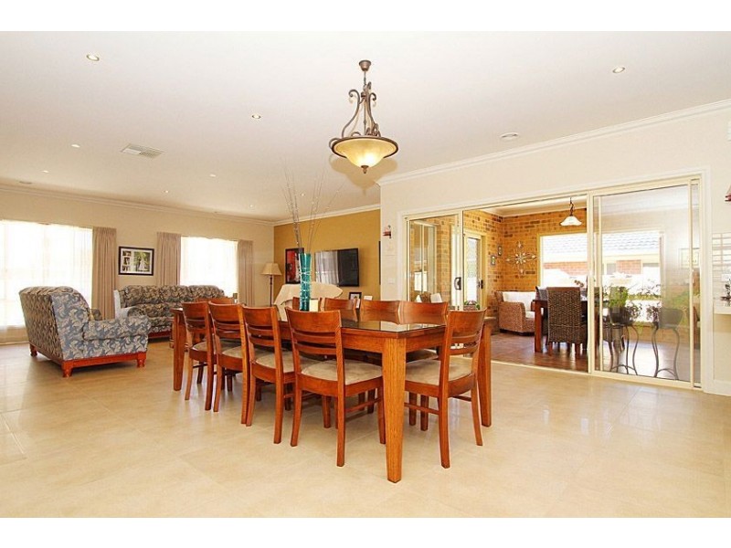 8 Hanton Place, Epping VIC 3076