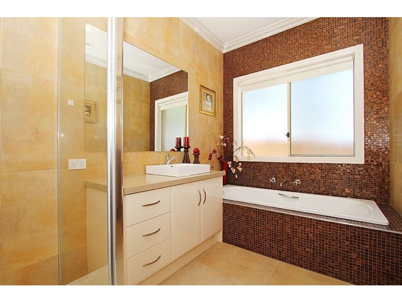 8 Hanton Place, Epping VIC 3076