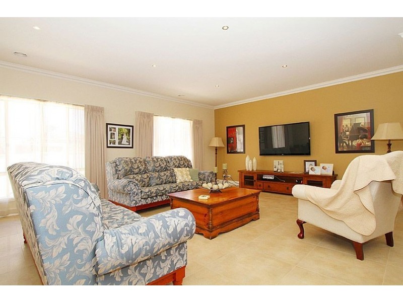 8 Hanton Place, Epping VIC 3076