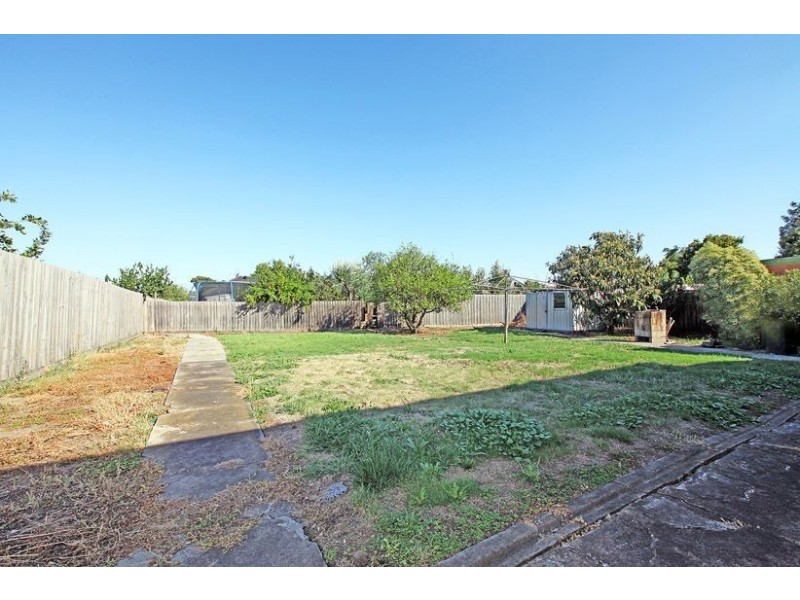 17 Newton Crescent, Lalor VIC 3075