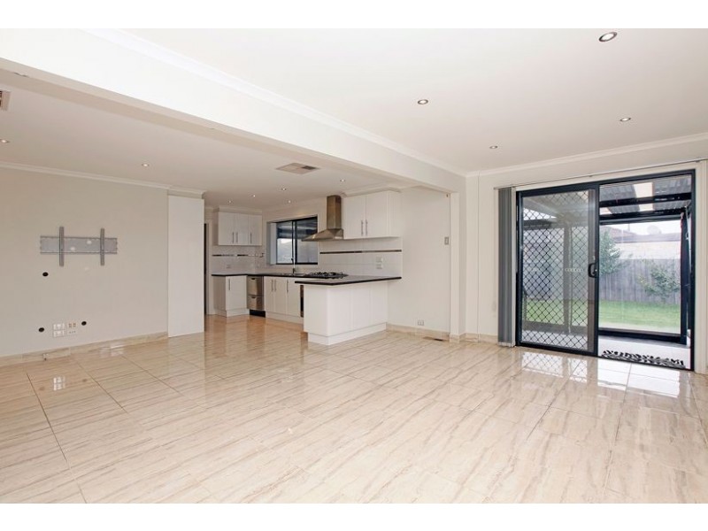 11 Pinnacle Court, Lalor VIC 3075