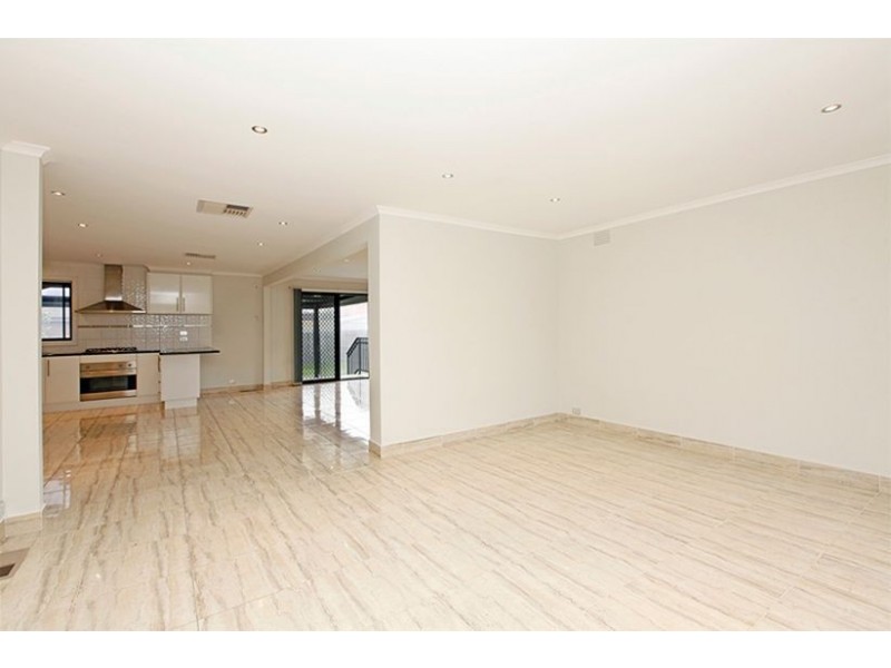 11 Pinnacle Court, Lalor VIC 3075