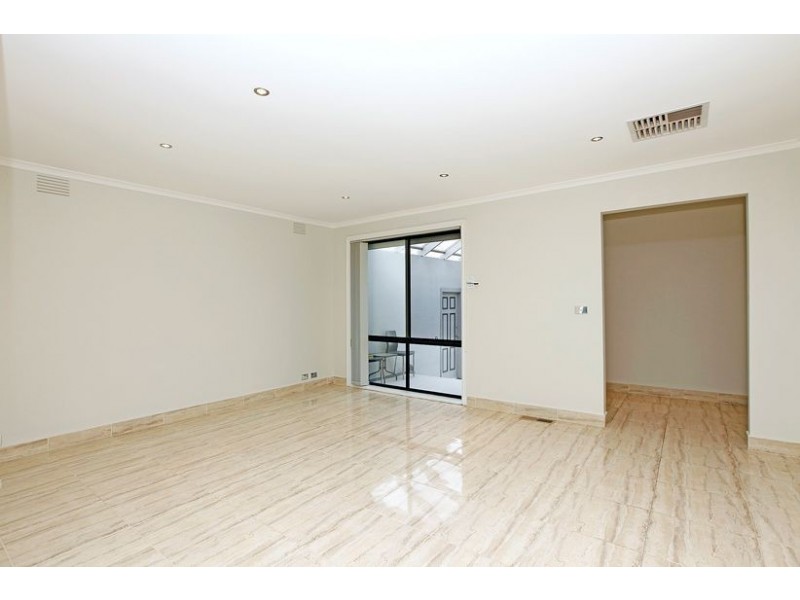 11 Pinnacle Court, Lalor VIC 3075