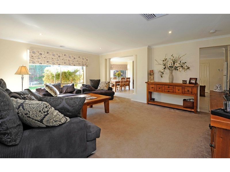 12 Water Pepper Court, South Morang VIC 3752