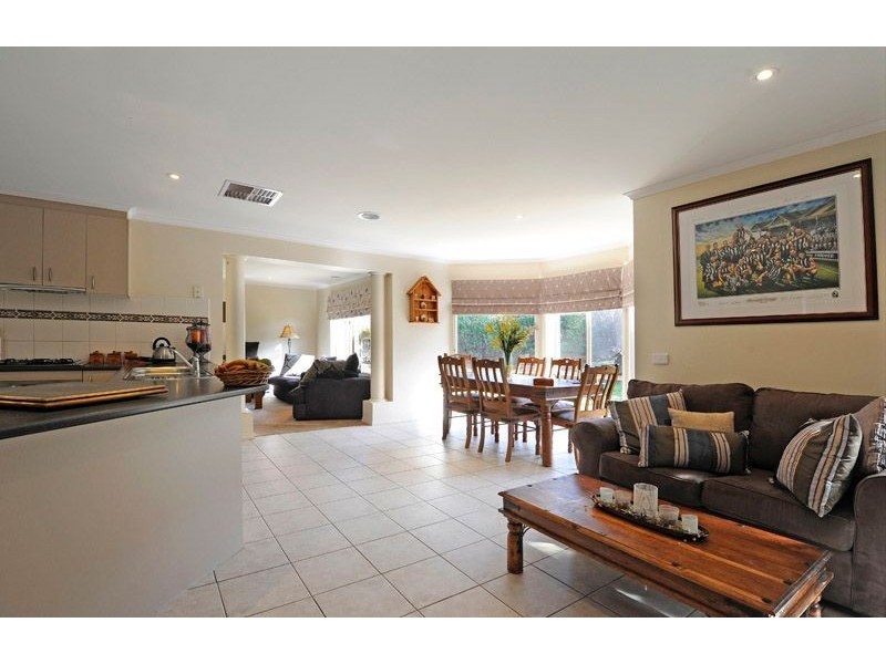 12 Water Pepper Court, South Morang VIC 3752