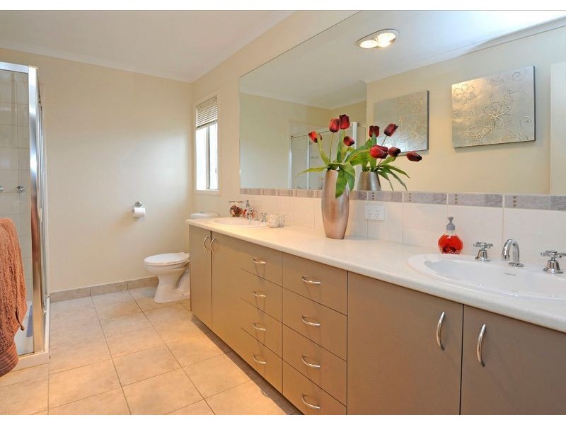 12 Water Pepper Court, South Morang VIC 3752