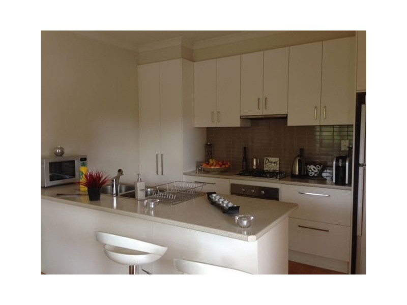 8 Curtain Street, Kingsbury VIC 3083