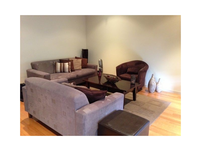 8 Curtain Street, Kingsbury VIC 3083