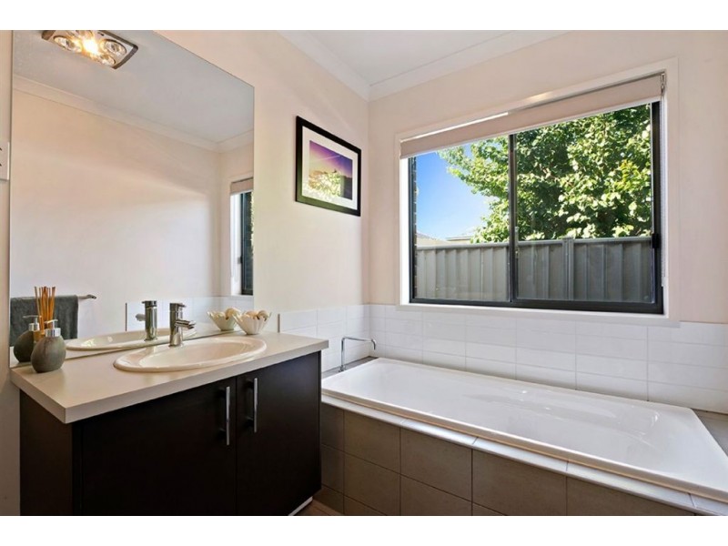 18 Nuthall Way, Epping VIC 3076